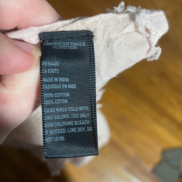 American Eagle Infinity Blush and Gold Scarf - Picture 6 of 9